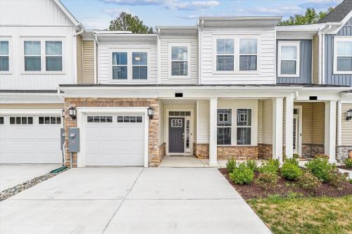 Family Ocean View Getaway with Pool Grill Smart TVs