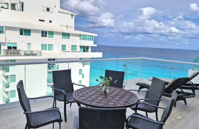 Family Paradise | 4BR Penthouse by the Beach