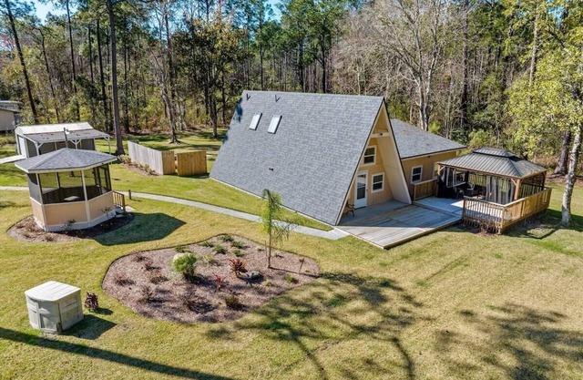 Family & Pet Getaway | Yard, Deck, Near Beaches