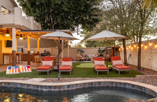 Family Poolside Fun, Golf & Games!