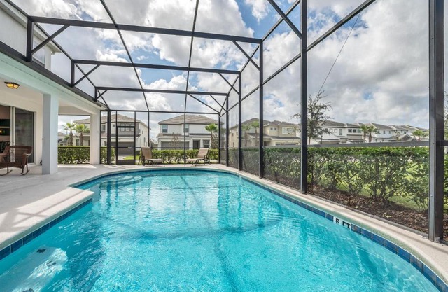 Family Resort - 8BR Mansion - Sleeps 18 - Private Pool, BBQ and Game Room!