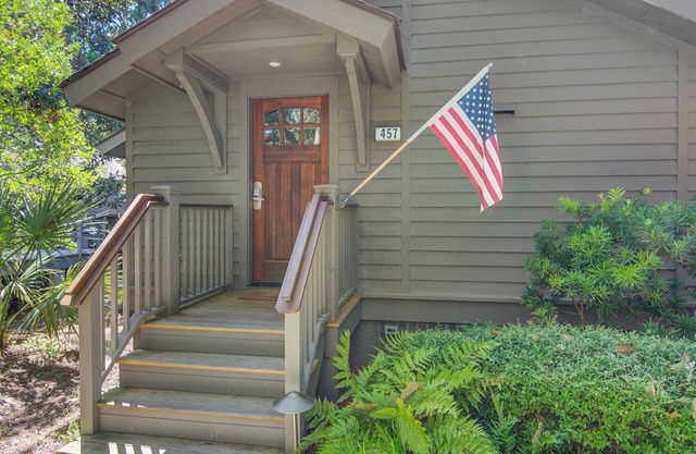 Family Retreat-Closest Oceanwoods Rental to Beach, Screened Porch, WiFi