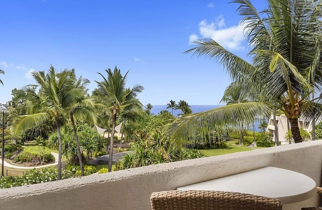 Family Reunion! 3 Modish Units, Oceanfront, 2 Pools, Restaurant!