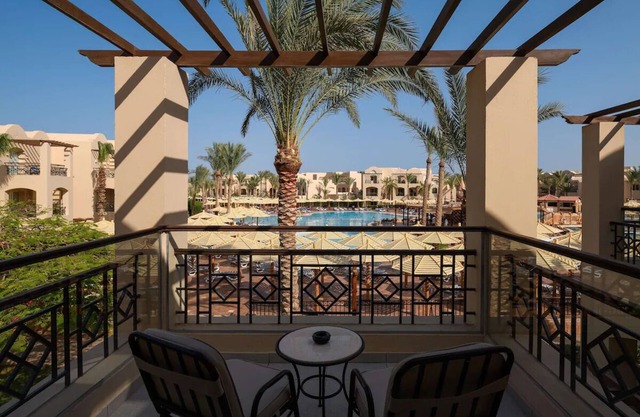 Family Room w/Tennis Court Access, Pool & Private Beach – Adventure Awaits