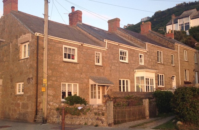 Family seaside cottage with fantastic sea views 1 minute from Sennen cove beach