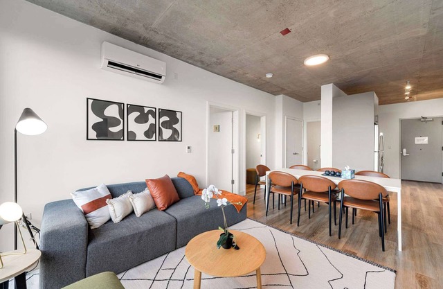 Family-Sized 4BR Luxury in Downtown Chicago