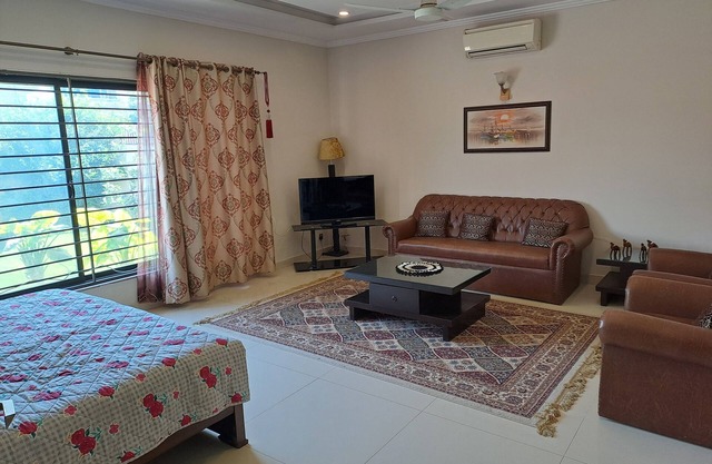 Family Suite, 2 Bedroom with common bath, and a dinning room