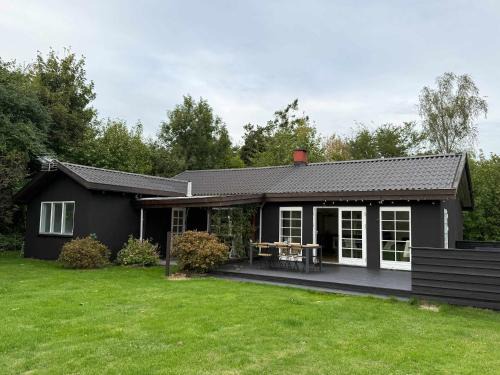 Family Vacation home 1 minute from Beach