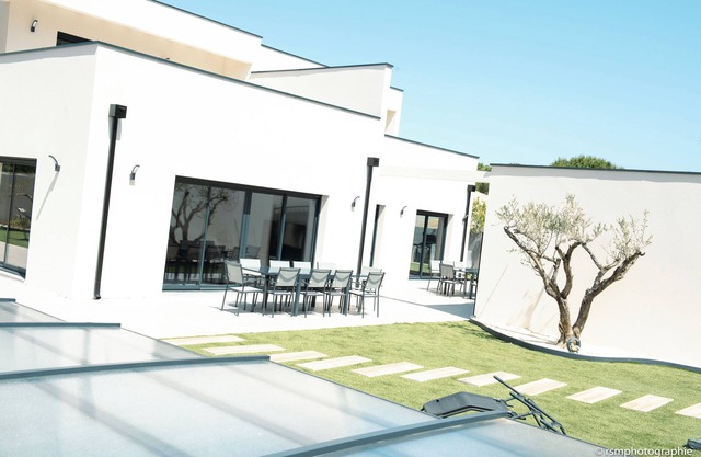 Family Villa with 2 pool and jacuzzi near the sea