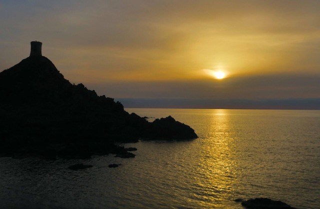 Fancy a bit of sunshine?=nice studio 100m from the beach+heated pool +parking+wifi
