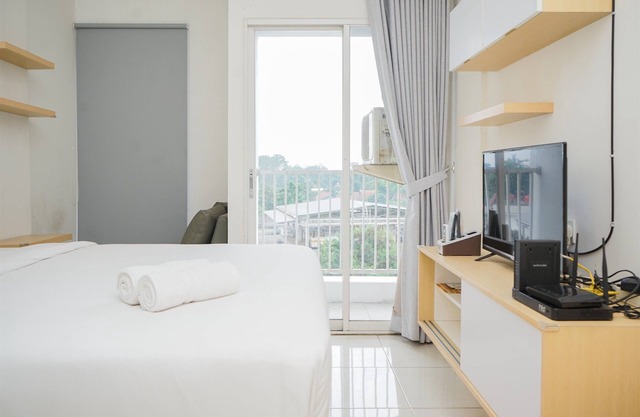 Fancy And Nice Studio At Skylounge Tamansari Apartment