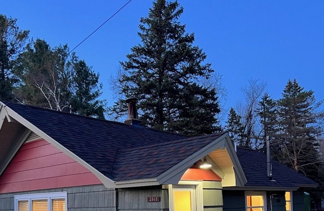 Fancy's Trailside Cabin -- One Block from East Bay!