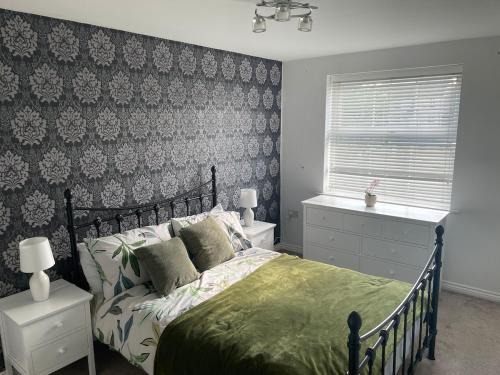 Fantastic 2 bedroom apartment- 7 mins from NEC, Airport, JLR, town centre