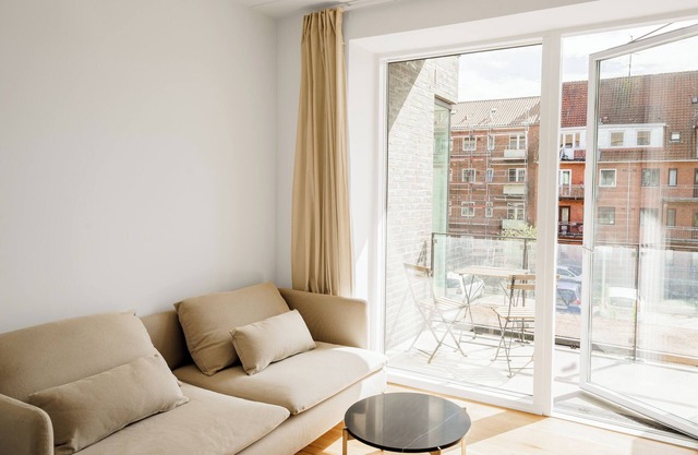 Fantastic 2-BR apartment with Balcony - 390