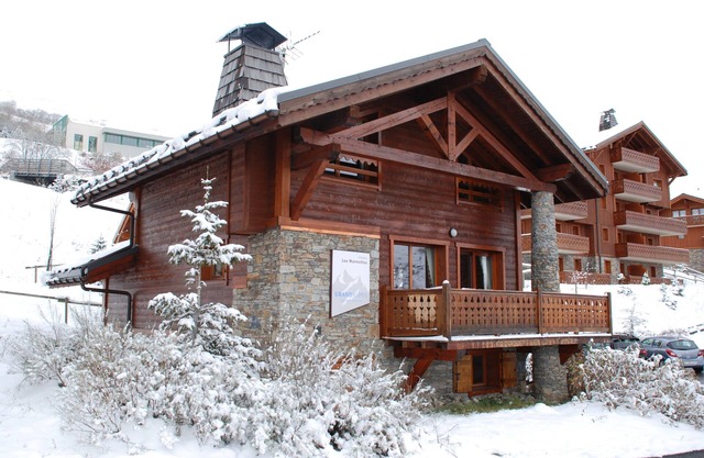 Fantastic Chalet with sauna, 120m From piste in the Three Valleys, Sleeps 12-14