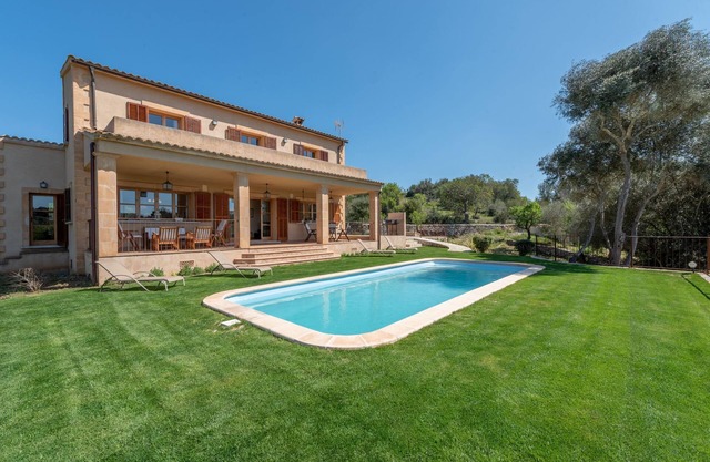Fantastic Country House with Pool, Wi-Fi, Veranda and Garden