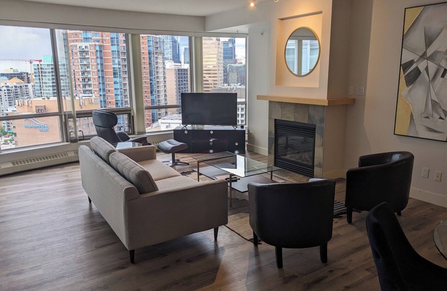 FANTASTIC DT Calgary Condo with great views in a great building!