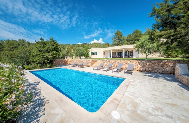 Fantastic Estate with Mountain View, Pool and Wi-Fi; Pets Allowed, Parking Available