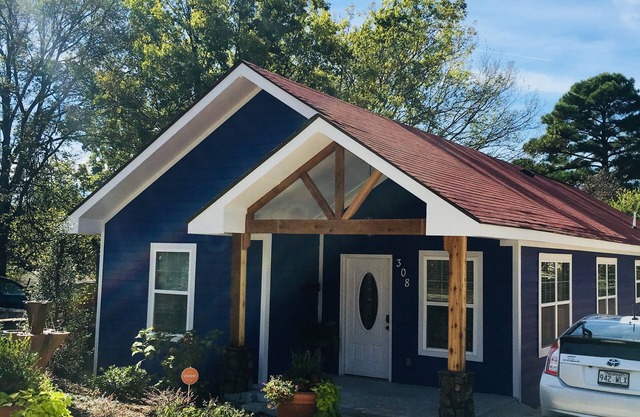 Fantastic house between Hillcrest neighborhood and Downtown LR