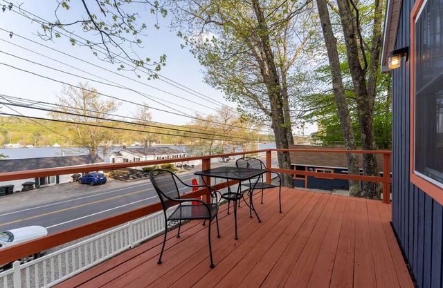 Fantastic Lake View Cabin in Alton Bay Now featuring Lake Access, AC/TV/WiFi