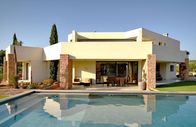 Fantastic modern villa with massive pool. Perfect to chill and relax !