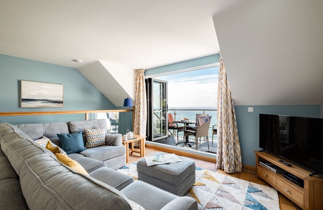 Fantastic Sea Views from this Newly Refurbished Duplex Apartment