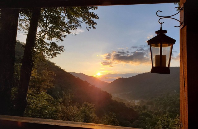 Fantastic Views, Maggie Valley, Sleeps 6, 3 Baths