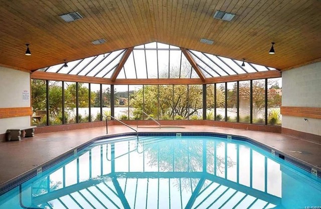 Fantastic Waterfront Condo On The Gorge Waterway