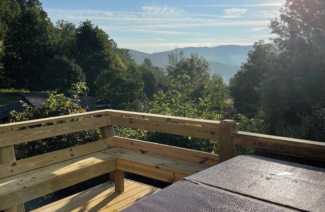 Farm Stay at Brooks Cabin, pet friendly!