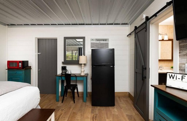 Farmhouse Cottage 6 Close to Downtown