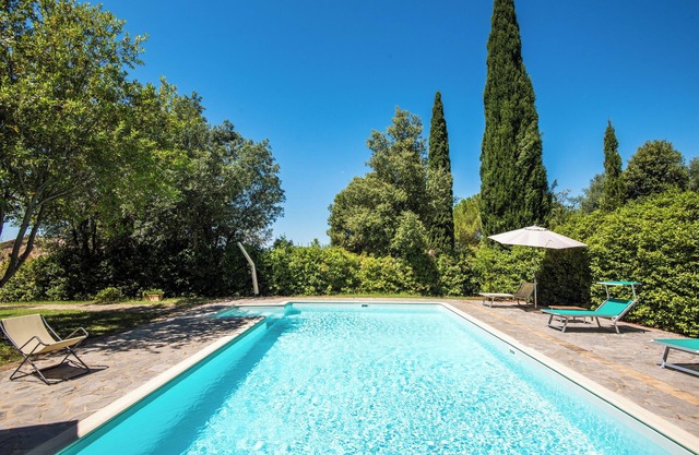 Farmhouse 'Glicine Podere Giardino' with Shared Pool, Wi-Fi and Air Conditioning