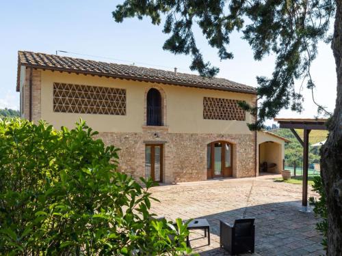 Farmhouse in Tuscany with Pool & Vineyard View