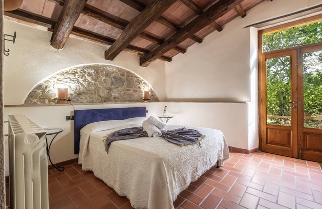 Farmhouse "Oleandro" with Shared Pool, Private Garden & Wi-Fi