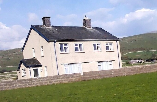 Farmhouse With Secure Private Grounds and 360 degrees views