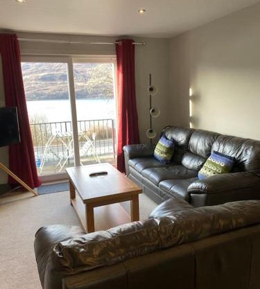 Fassifern. 1st Floor Apartment with Loch View