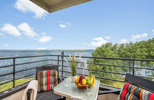 Favorite place - breathtaking water view, balcony, walk-in shower, Smart