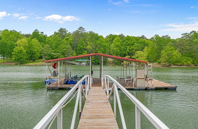 Fawn Hideaway: 3 BR, 2 BA in Double Springs, Sleeps 9