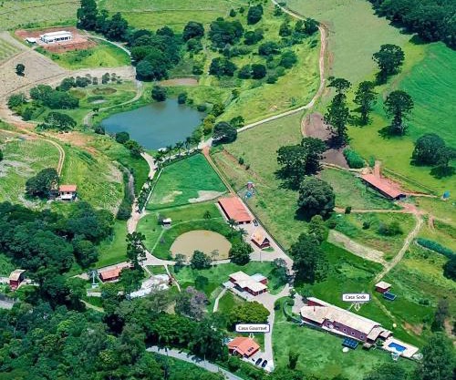 Fazenda com 3 espaços independentes - 10 suítes com PISCINA, 4 suítes com JACUZZI ou Chalé romântico com JACUZZI - Wi-Fi 400MB Lagos e Cavalos