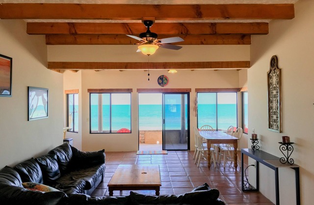 Feb/March PROMO-Beach Front on a Sandy Beach, Hi speed Wi-Fi- Gated community