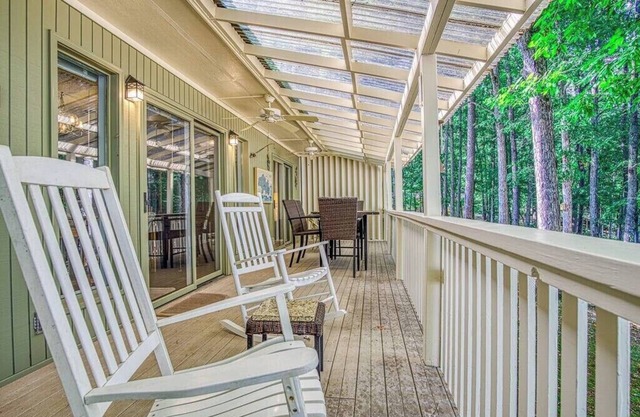 Feel at Home on Lake DeSoto