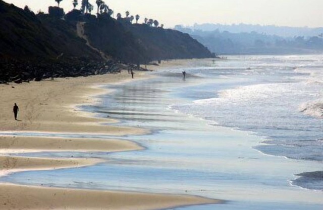 Feet in the surf in 2 minutes! most walkable neighborhood at the beach and AC!