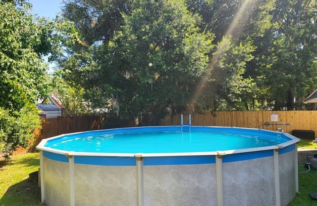 Fenced Yard w/Pool! Laurelwood Lodging