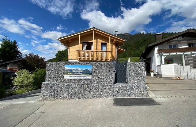 Ferienhäuser Alpenglück - House Plattenbichl Holiday home with sauna and whirlpool