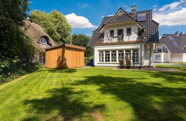 Ferienhaus mit Sauna und Garten in Ruhiger Lage