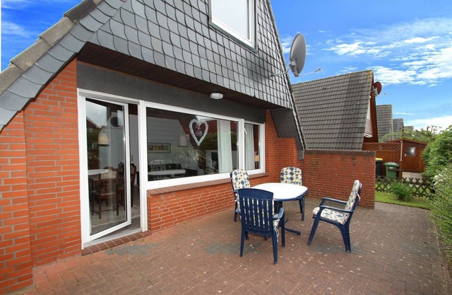 Ferienhaus Toms Hutte mit Terrasse in Dornum