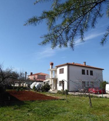 Ferienwohnung In Umag Mit Terrasse Und Garten