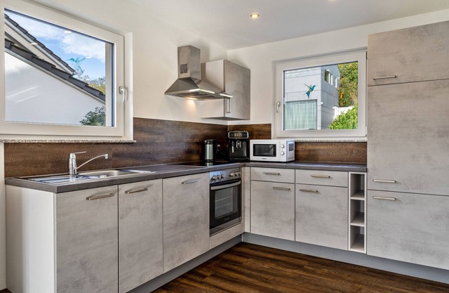Ferienwohnung Kapellenblick 2, 85qm, barrierefrei, zwei Schlafzimmer, Wohnzimmer und WLAN