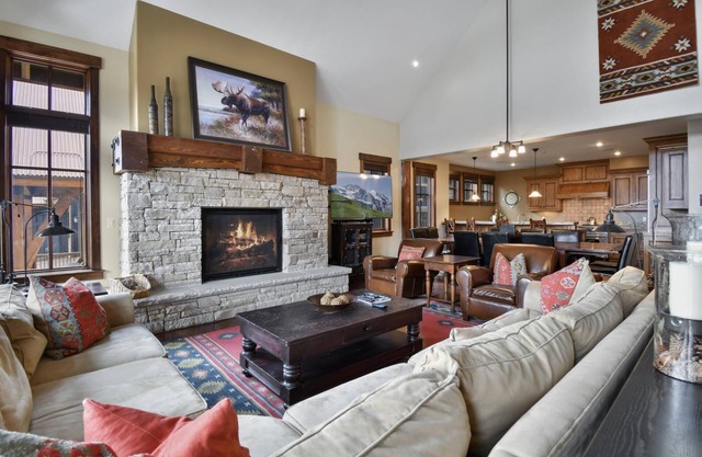 Festive Dates Available! Luxury Ski-in, Ski-out Cottage with private Hot Tub