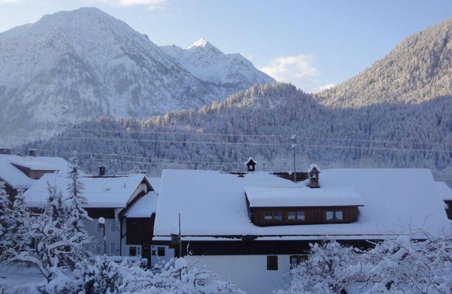 FEWO Stieglitz, south-facing balcony, mountain view - Haus Sonnenruh