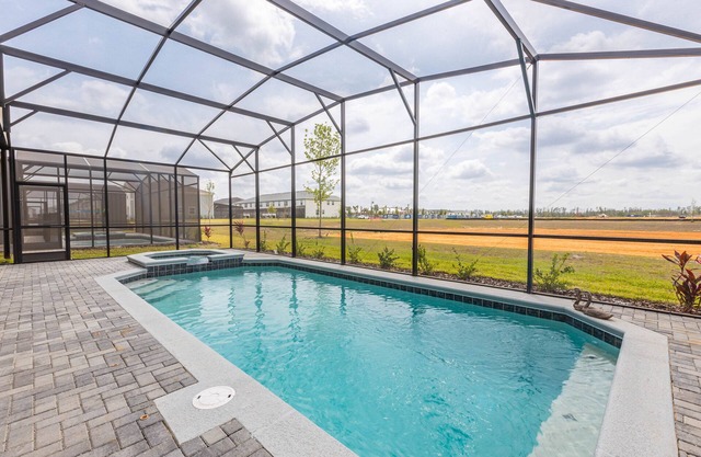 Final September Nights! 8BR Windsor Cay Luxury Villa w/Pool